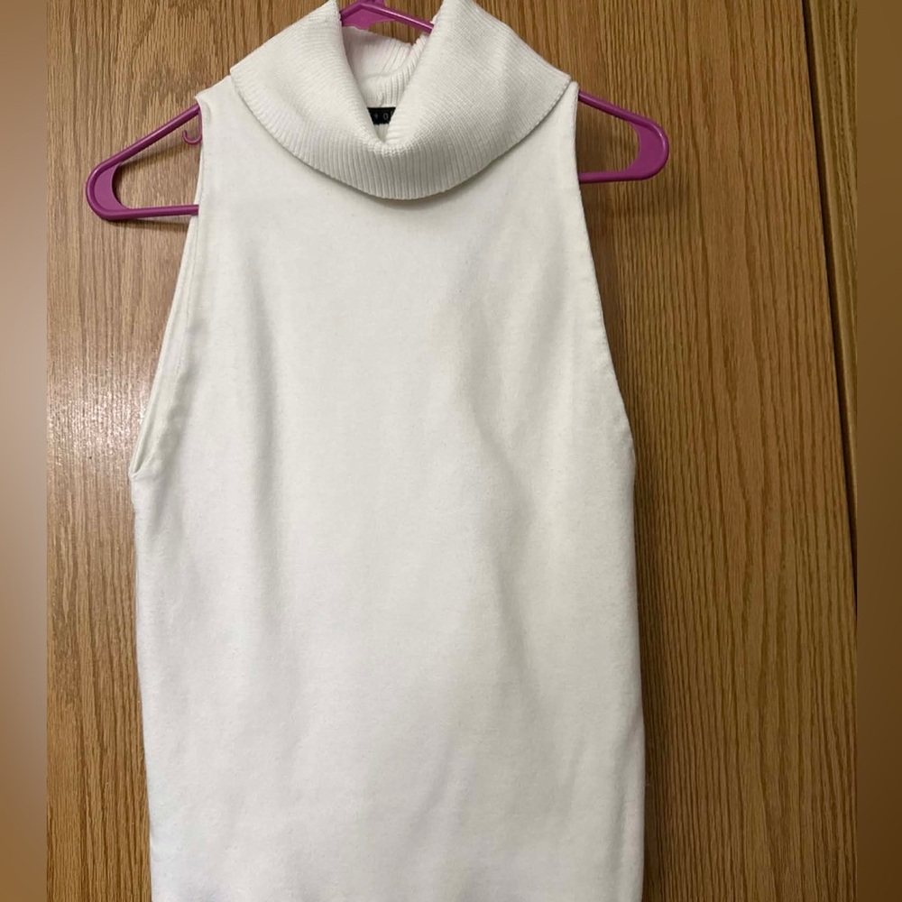 Alice & Olivia Ivory Sleeveless Turtleneck Sweater